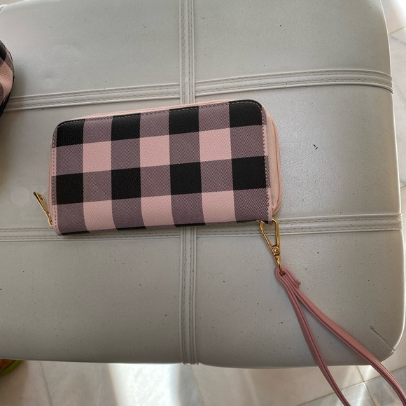 Pink tote bag and wristlet MKF mia collection 2 pc.